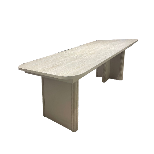 Mabel Ortadan Açılan Yemek Masası